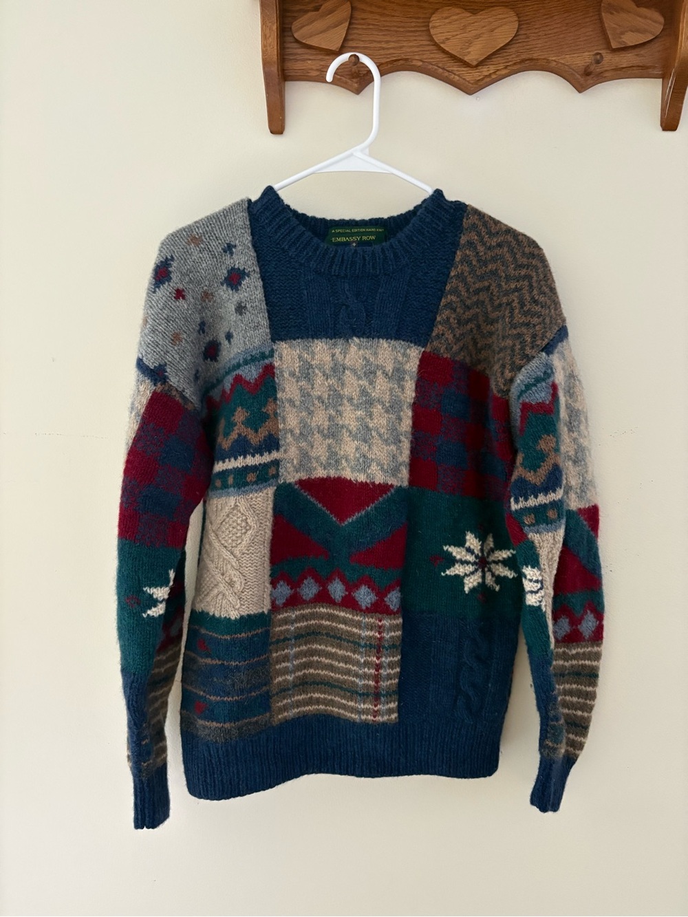 Vintage Embassy Row Hand Knit Sweater Mens Small